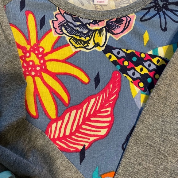 4 for 22!! Bundle of 4 size medium LuLaRoe Randy shirts. - Picture 3 of 5